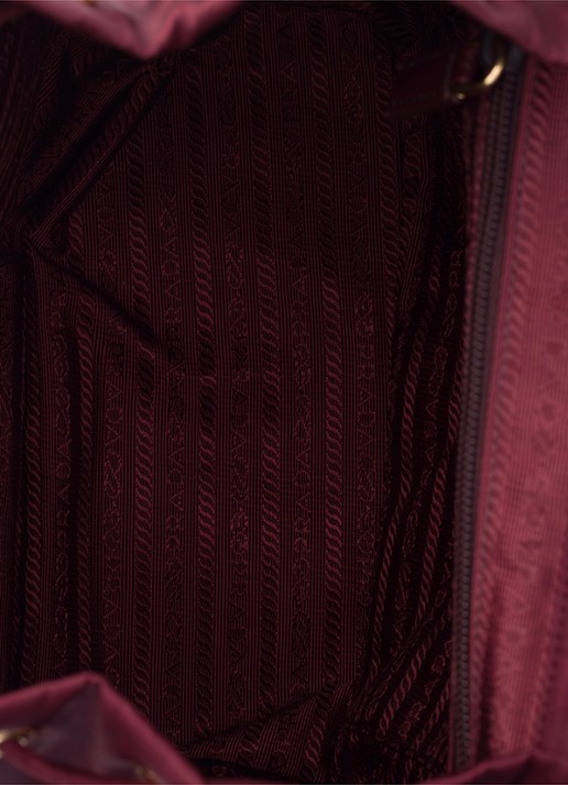 Prada Small Re-Nylon rugzak met logo - detail 6 bordeauxrood
