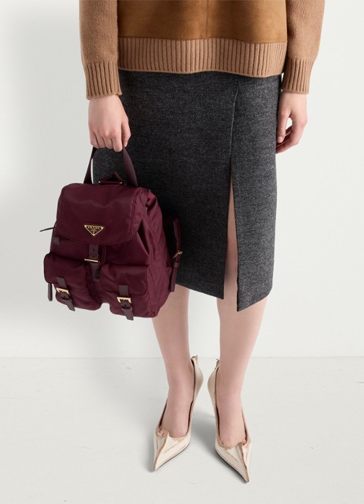 Prada Small Re-Nylon rugzak met logo - detail 7 bordeauxrood