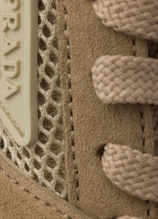 Prada Sneaker met suède details - detail 6 beige