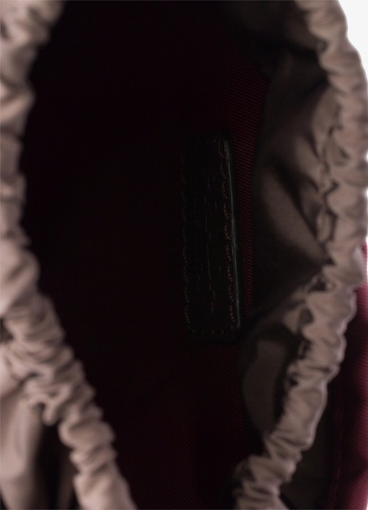 Prada Speedrock Re-Nylon telefoonhoesje met leren details en afneembare schouderriem - detail 4 bordeauxrood