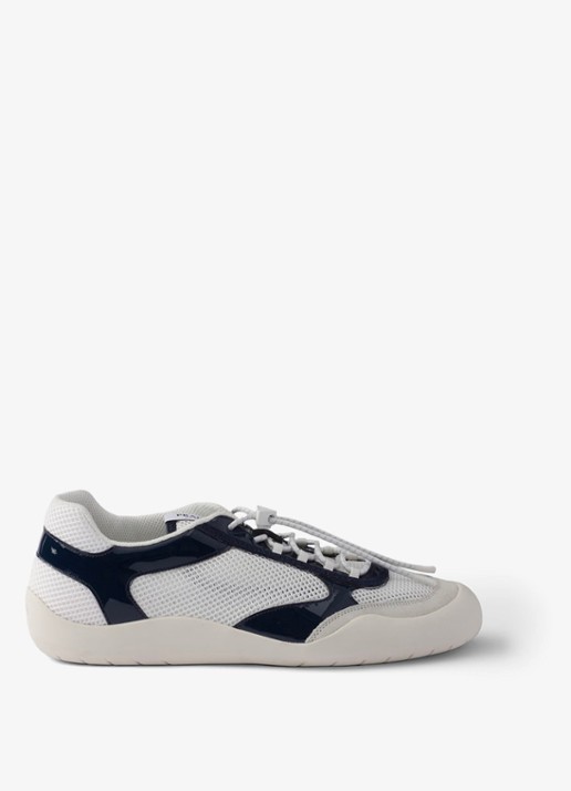 Prada Speedrock sneaker met lakleren en mesh details - voorkant donkerblauw