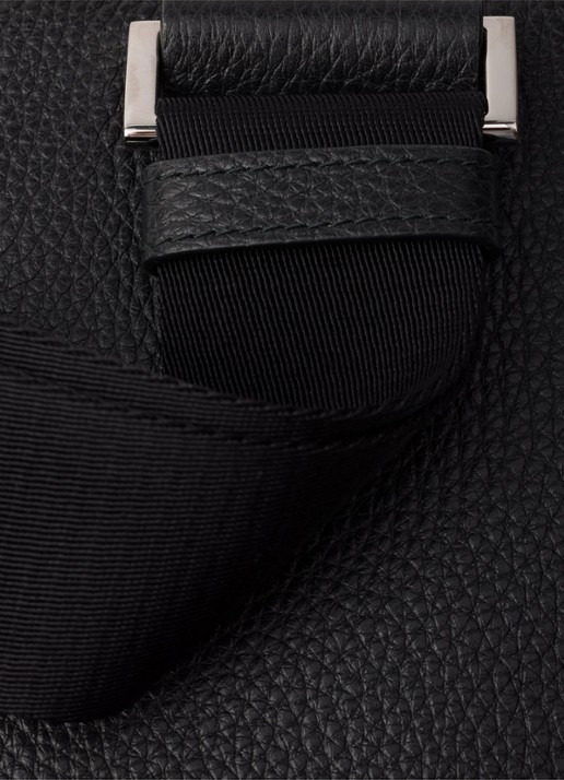 Prada Telefoonhoesje van kalfsleer met schouderriem - detail 2 zwart