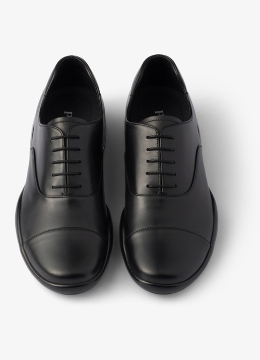 Prada Toblach veterschoen van leer - detail 5 zwart