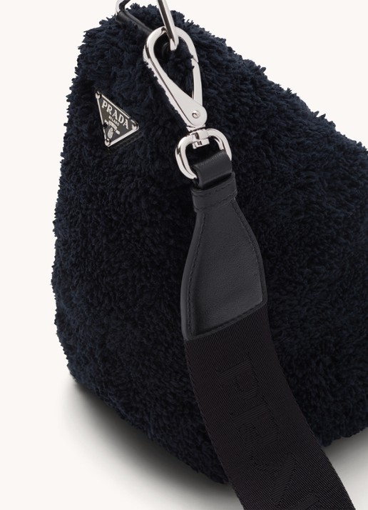 Prada Triangle Terrycloth schoudertas met schapenvacht - detail 5 zwart