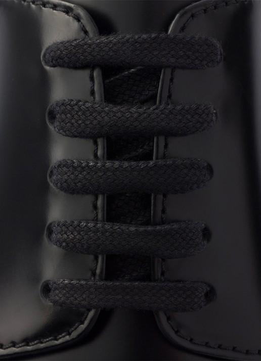 Prada Veterschoen van leer met glanzende finish - detail 4 zwart