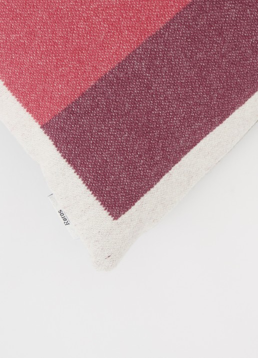 Røros Tweed Åsmund Bold sierkussen 50 x 50 cm - detail roze