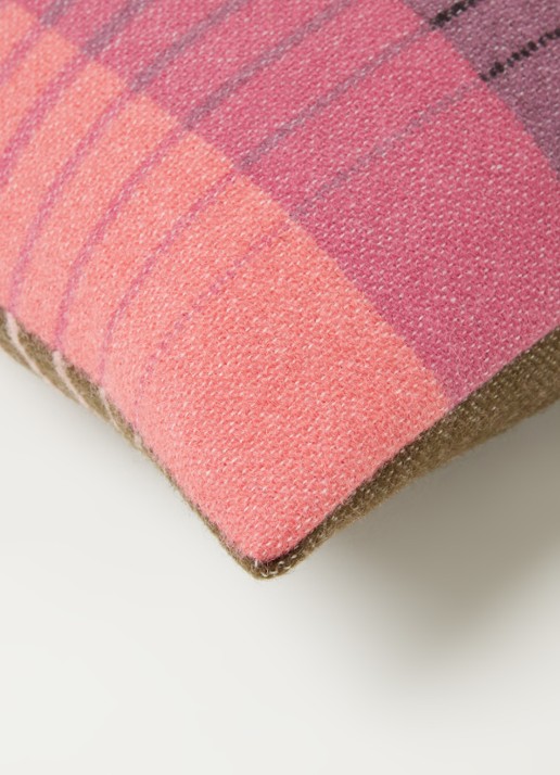 Røros Tweed Asmund Gradient sierkussen 50 x 50 cm - detail 3 roze