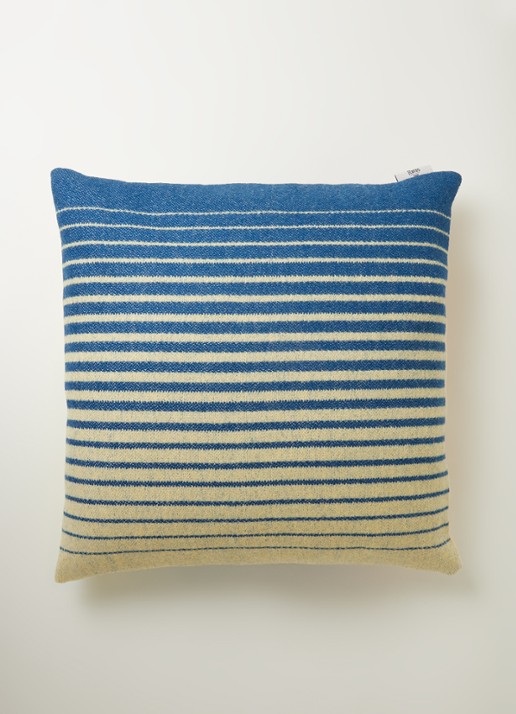 Røros Tweed Åsmund sierkussen 50 x 50 cm - voorkant 3 donkerblauw