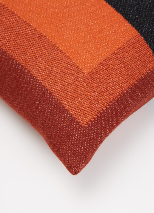 Røros Tweed Bento sierkussen 50 x 50 cm - detail 4 rood