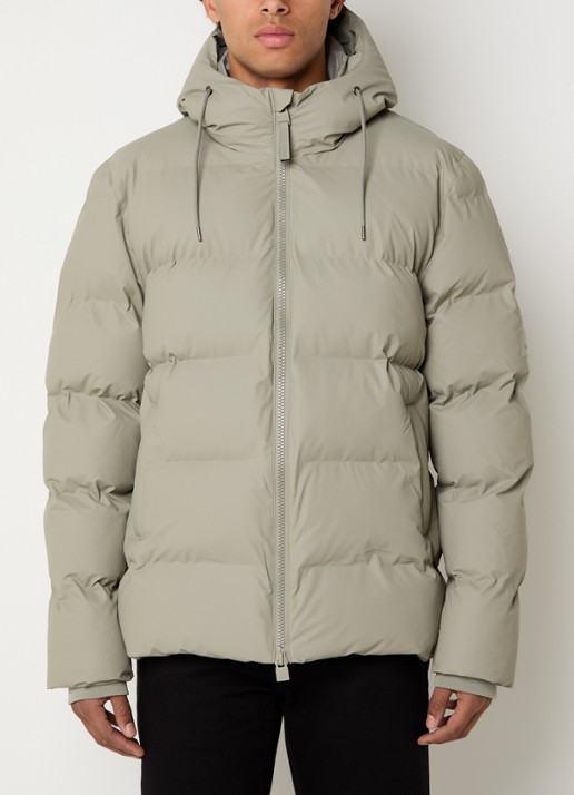 Rains Alta puffer jack met capuchon en steekzakken - detail 3 olijfgroen