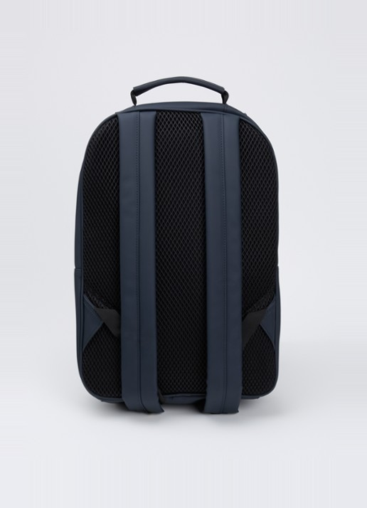 Rains Book Daypack W3 Large rugzak met 16 inch laptopvak en waterafstotende coating   - achterkant 2 donkerblauw