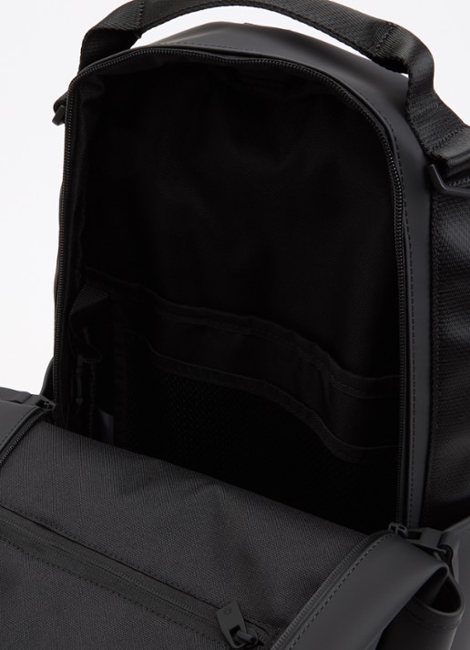 Rains Clip Front rugzak met 14 inch laptopvak en waterafstotende coating - detail 2 zwart