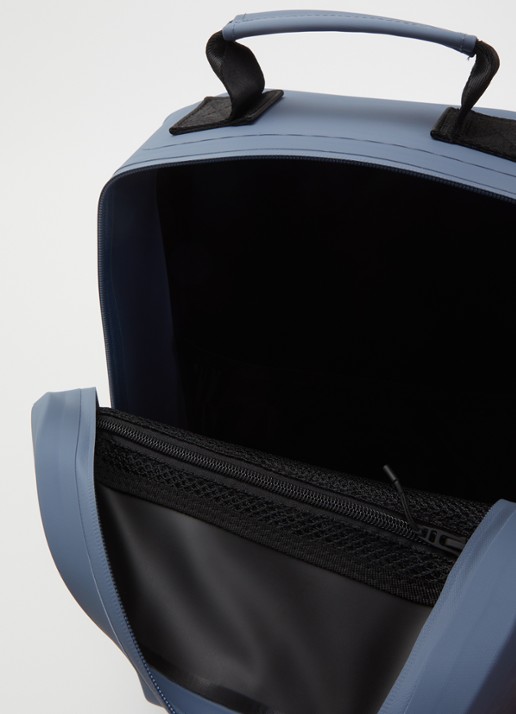 Rains Deepwater rugzak met 15 inch laptopvak en waterdichte coating - detail 2 blauwgrijs