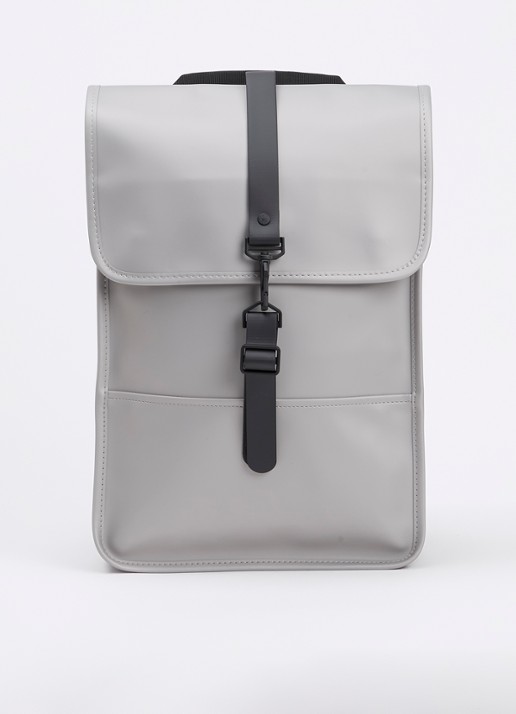 Rains Mini W3 rugzak met 15 inch laptopvak en waterafstotende coating - voorkant lichtgrijs