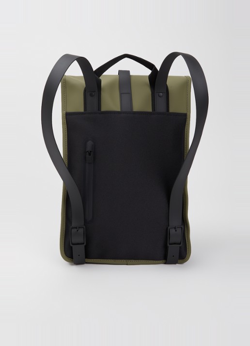 Rains Mini W3 rugzak met 15 inch laptopvak en waterafstotende coating - achterkant 2 olijfgroen