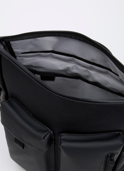Rains Otaru rugzak met 16 inch laptopvak en waterafstotende coating - detail 2 zwart