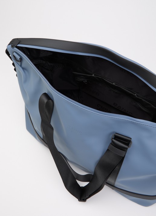 Rains OTG weekendtas met afneembare schouderriem en waterdichte coating - detail 2 blauwgrijs