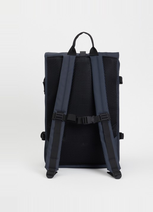 Rains Rolltop Large rugzak met 16 inch laptopvak en waterafstotende coating - achterkant donkerblauw