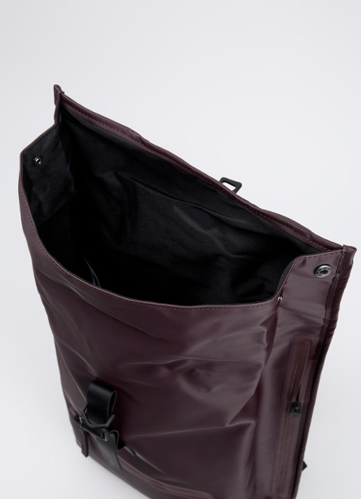 Rains Rolltop rugzak met waterafstotende coating en 15 inch laptopvak - detail 3 aubergine