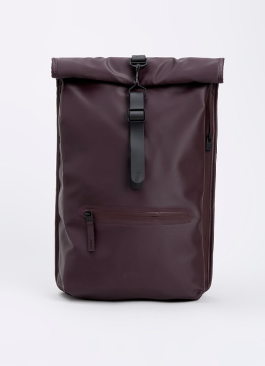 Rains Rolltop rugzak met waterafstotende coating en 15 inch laptopvak - voorkant aubergine