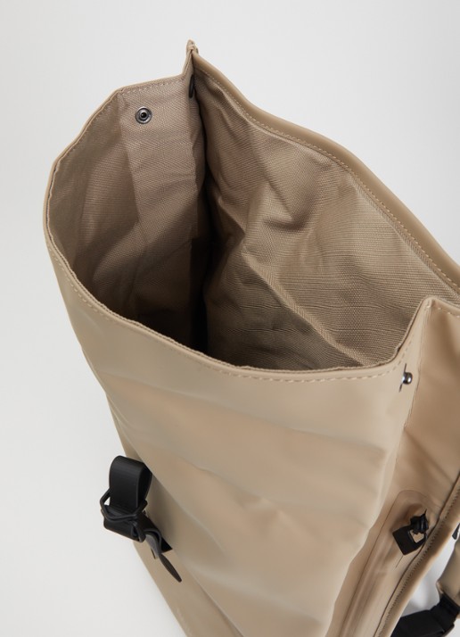 Rains Rolltop rugzak met waterafstotende coating - detail 2 beige