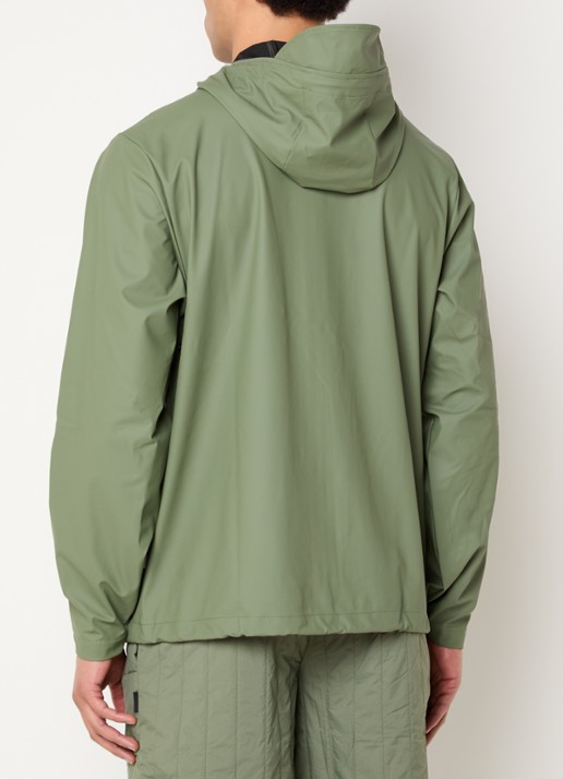 Rains Softshell jack met capuchon - achterkant 3 legergroen