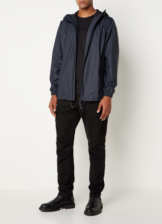 Rains Storm Breaker regenjas met capuchon en steekzakken - voorkant 2 donkerblauw