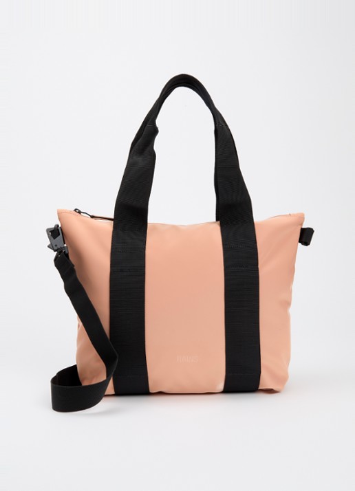 Rains Tote Micro W3 schoudertas met afneembare schouderriem en waterafstotende coating - voorkant 2 zalmroze