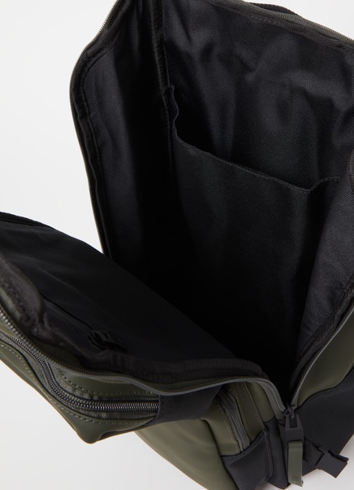 Rains Trail Cargo rugzak met 13 inch laptopvak en waterafstotende coating - detail 2 groen