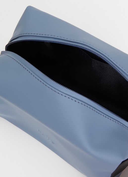 Rains Wash Bag Small toilettas met waterafstotende coating - detail 2 blauwgrijs
