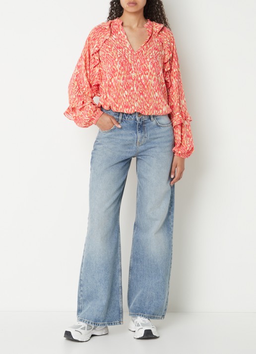 Refined Department Roma blouse met V-hals en ruches  - voorkant 2 koraalroze
