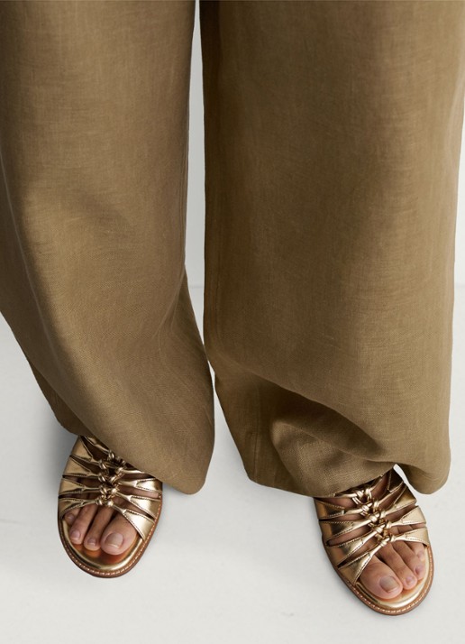 Reiss Agnes slipper van leer met metallic finish - voorkant 3 gold / goud
