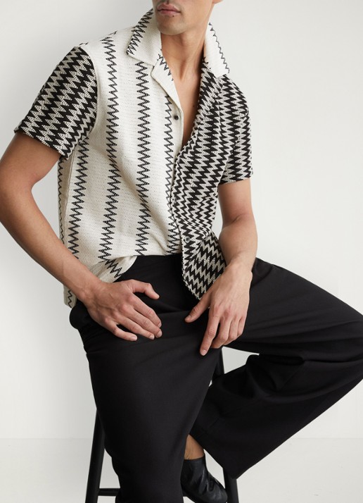 Reiss Dain fijngebreid regular fit overhemd met zigzag dessin - detail 2 wit / zwart