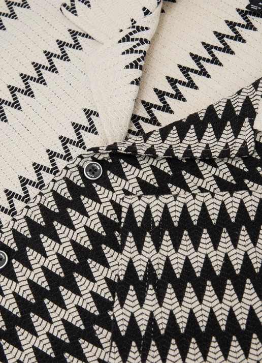 Reiss Dain fijngebreid regular fit overhemd met zigzag dessin - detail 4 wit / zwart