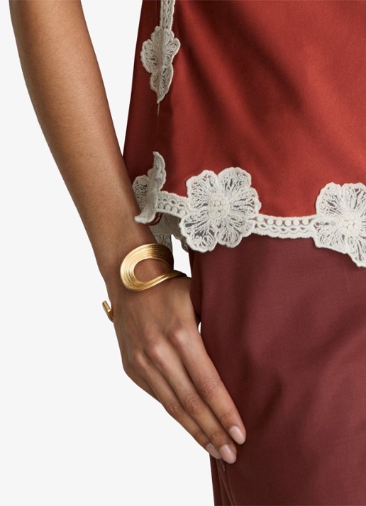 Reiss Doa top van satijn met bloemborduring - detail 5 oranjerood