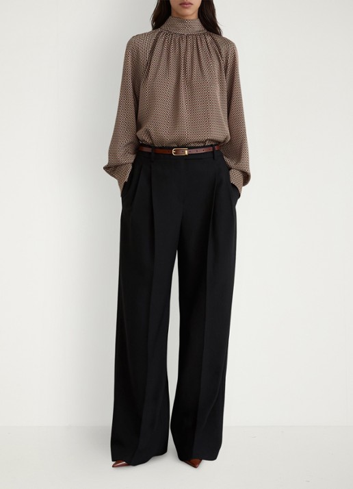 Reiss Eden top met stippenprint en sjaalkraag  - voorkant 2 bruin