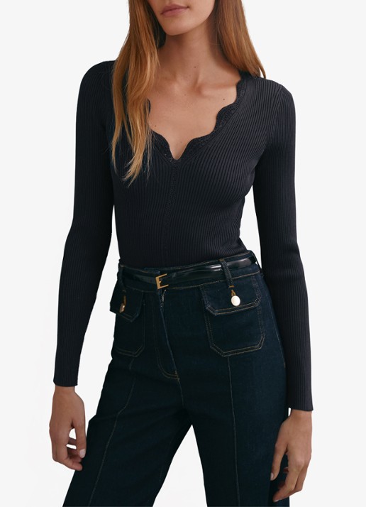 Reiss Lara ribgebreide trui met crochet detail