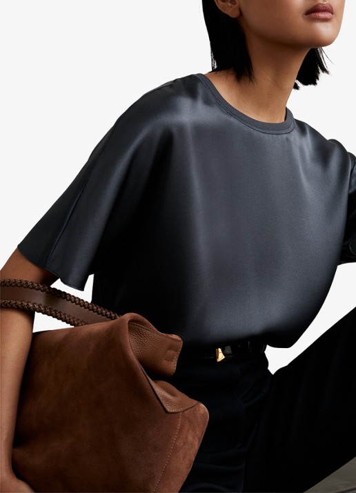 Reiss Lena top van zijde - detail 4 donkerblauw