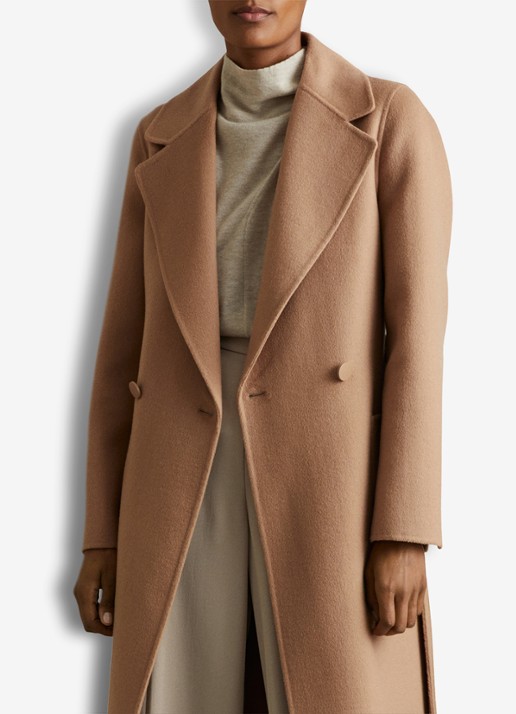 Reiss Lucia double-breasted mantel in wolblend met strikceintuur - voorkant 5 camel