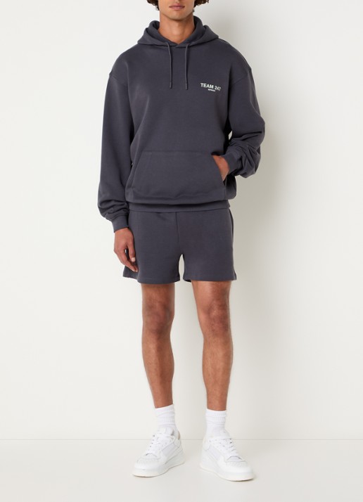 Represent 247 loose fit korte joggingbroek met logo - voorkant 3 antraciet