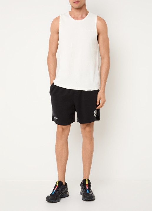 Represent Crest straight fit korte joggingbroek met logo en steekzakken - voorkant 4 zwart