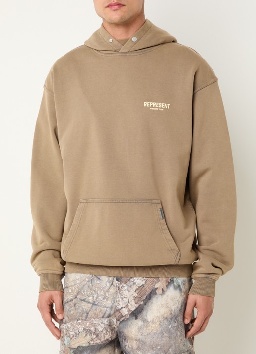 Represent Owners Club hoodie met logo- en backprint - achterkant 3 camel