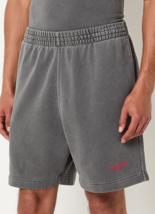 Represent Owners Club loose fit korte joggingbroek met logoprint