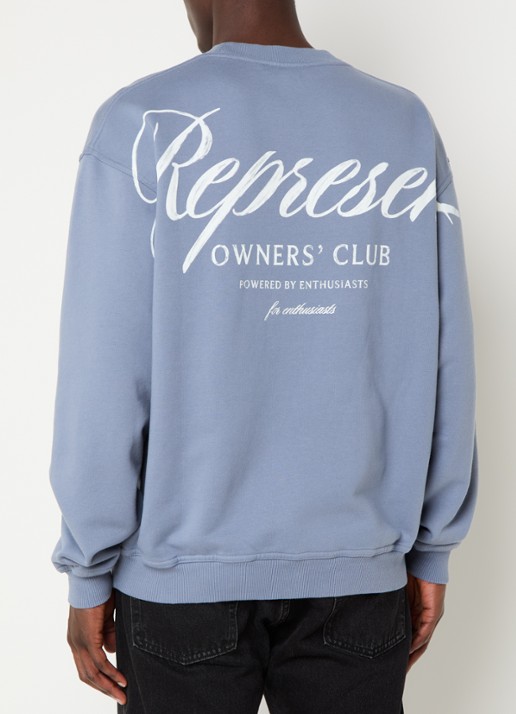 Represent Owners Club Script sweater met logo- en backprint