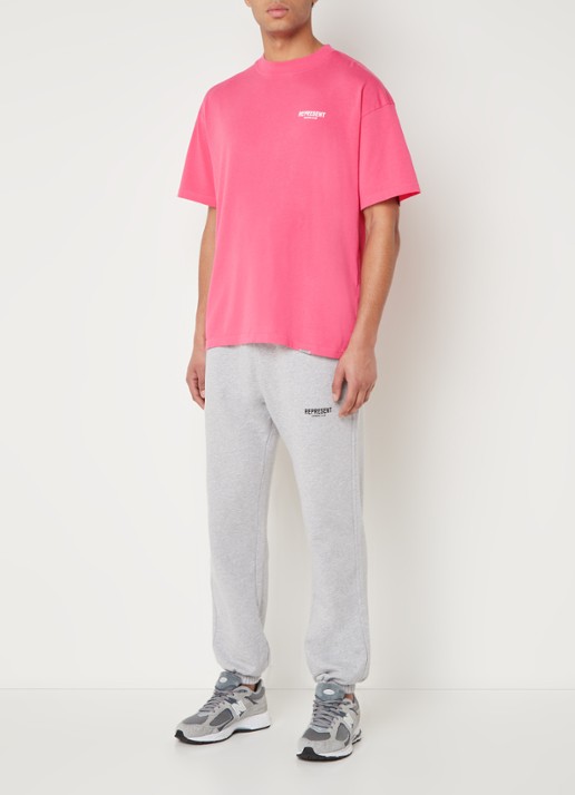 Represent Owners Club T-shirt met logo- en backprint - voorkant 2 roze