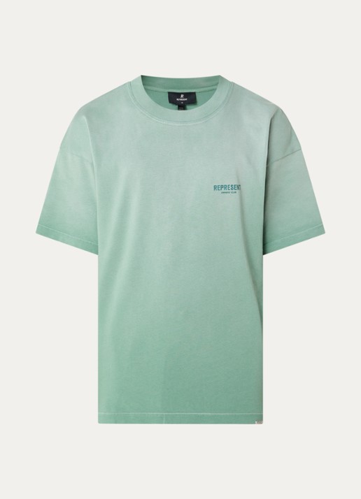 Represent Owners Club T-shirt met logo- en backprint - voorkant 2 lichtgroen