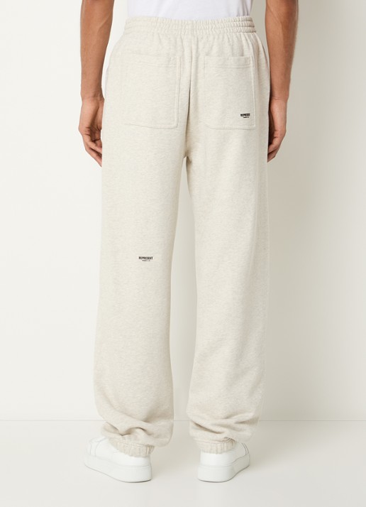 Represent Owners Club tapered fit broek met steekzakken - achterkant 3 zand
