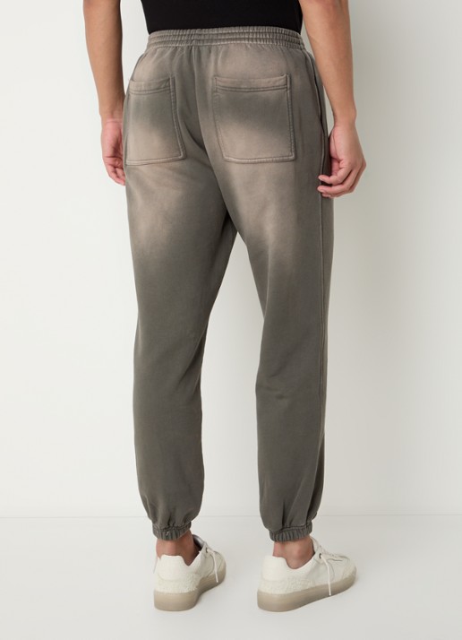 Represent Patron Of The Club tapered fit joggingbroek met verwassen afwerking en steekzakken - achterkant 3 olijfgroen