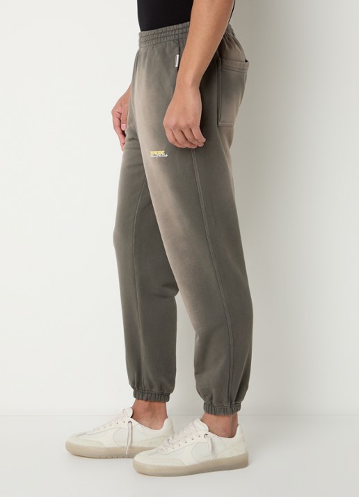 Represent Patron Of The Club tapered fit joggingbroek met verwassen afwerking en steekzakken - detail 5 olijfgroen