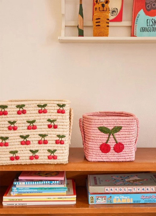 Rice Opbergmand van raffia 21 cm - voorkant 2 roze